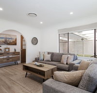 Le Maison 77 Horace St - stunning house with ducted air WIFI and Linen provided - Surfers Paradise Gold Coast