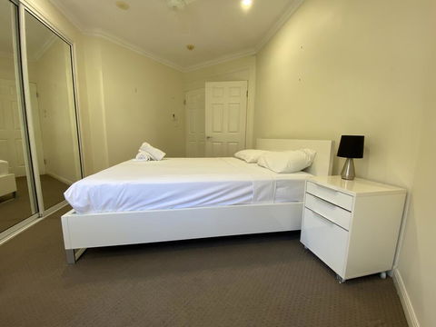 Lighthouse Apartments On The Strand - Surfers Paradise Gold Coast 2