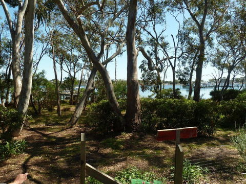 Lilys By The Lake - Raymond Island Accommodation - Surfers Paradise Gold Coast 2