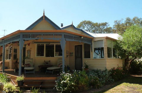 Lilys By The Lake - Raymond Island Accommodation - Surfers Paradise Gold Coast 1