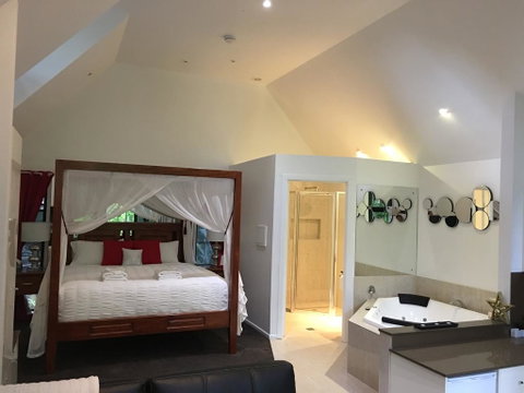 Linger A While Chalet - Surfers Paradise Gold Coast 2