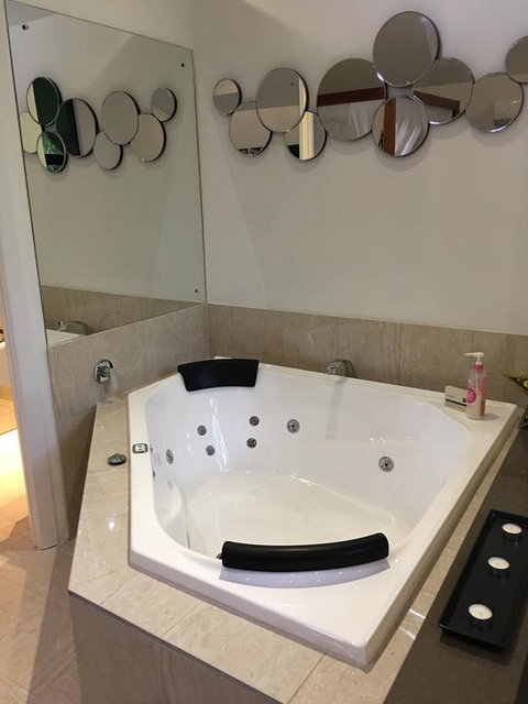 Linger A While Chalet - Surfers Paradise Gold Coast 3