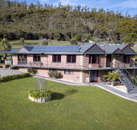 Luxury 6 Bedroom Home with Pool and Spa - Surfers Paradise Gold Coast