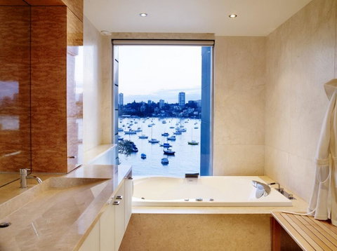 Luxury Apartment Point Piper - Surfers Paradise Gold Coast 2