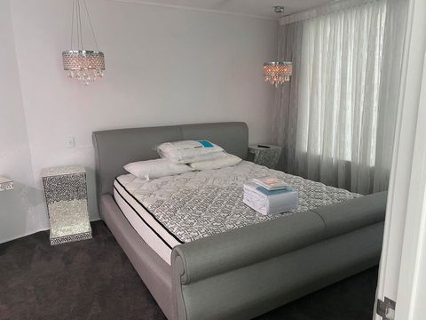 Luxury Apartment, Perfect Location - Surfers Paradise Gold Coast 2