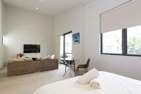 Luxury Modern Escapia - Surfers Paradise Gold Coast 2