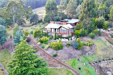 MAGICAL MOUNTAIN RETREAT - 20 Mins To CBD And Only 10 To MONA! - Surfers Paradise Gold Coast 0