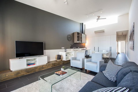 Magnificent Apartment + FREE Car Park Near CBD - Surfers Paradise Gold Coast 2