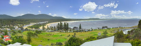 Malibu Holiday House, 6 Dulconghi Street - Surfers Paradise Gold Coast 2