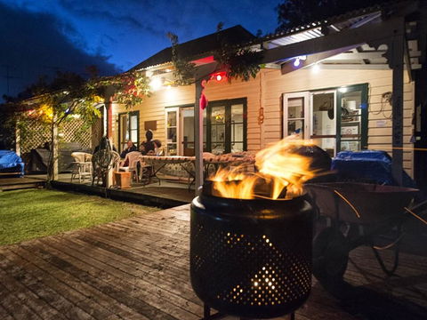 Mandurah Riverfront Holiday Rental - Surfers Paradise Gold Coast 2