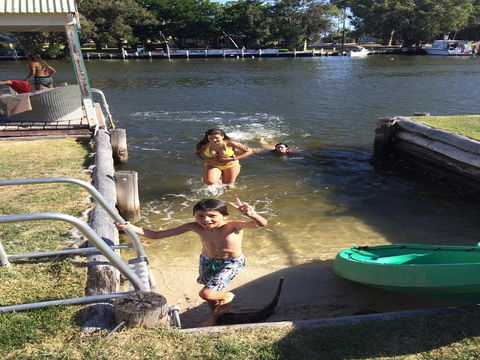 Mandurah Riverfront Holiday Rental - Surfers Paradise Gold Coast 1