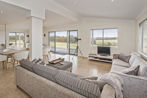 Margaret River Farmhouse - Surfers Paradise Gold Coast 3