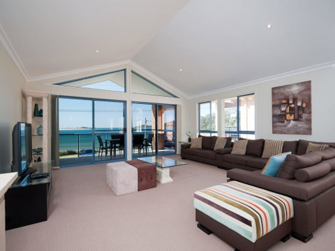 Marine Dr 2/68 - Fingal Bay - Surfers Paradise Gold Coast 3