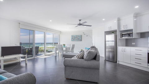 Mariners 2 - Mollymook - Surfers Paradise Gold Coast 1