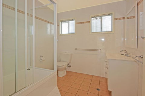 Matron 17, Narrawallee - Surfers Paradise Gold Coast 2