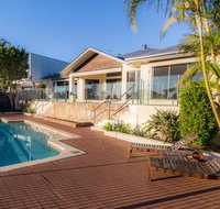 Maureen Waterfront Beach House - Surfers Paradise Gold Coast