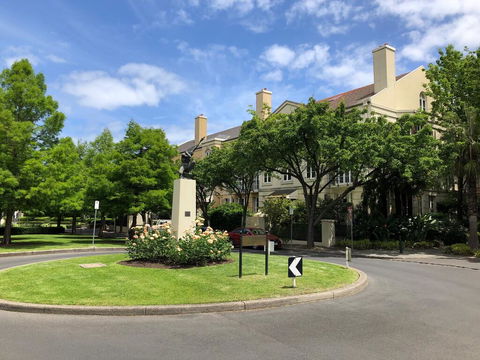 MCG, Rod Laver, City - Best Location In Melbourne - Surfers Paradise Gold Coast 3