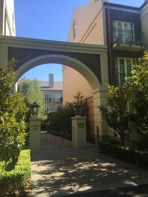 MCG, Rod Laver, City - Best Location In Melbourne - Surfers Paradise Gold Coast 0