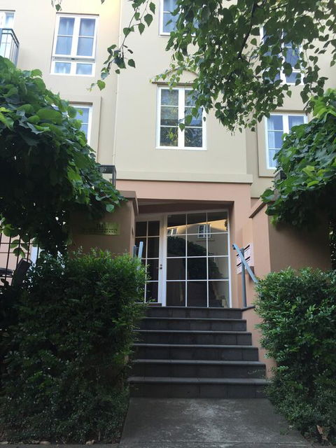 MCG, Rod Laver, City - Best Location In Melbourne - Surfers Paradise Gold Coast 1