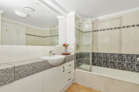 Mediterranean Beachfront Apartments - Surfers Paradise Gold Coast 3