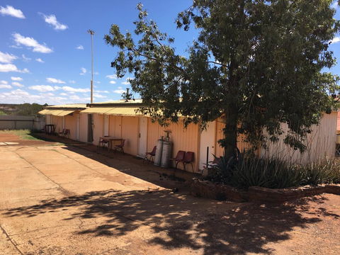 Meekatharra Hotel - Surfers Paradise Gold Coast 1