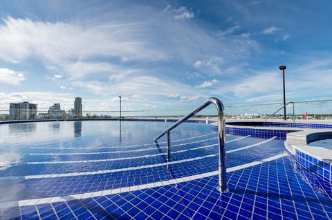 Meriton Suites Southport - Surfers Paradise Gold Coast 2