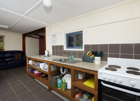 Mick's Beach Cottage - Seal Rocks Beachfront - Surfers Paradise Gold Coast 2