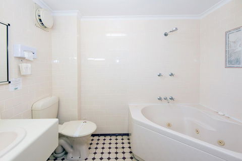 Mid City Motor Inn - Surfers Paradise Gold Coast 1