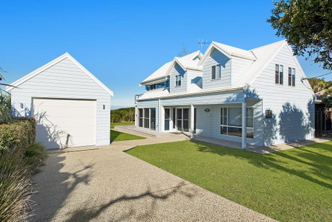 Middle Rock Beach House - Beach Front, Lake Cathie - Surfers Paradise Gold Coast 0