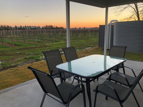 Milawa Vineyard Views - Guesthouse 1 - Surfers Paradise Gold Coast 3