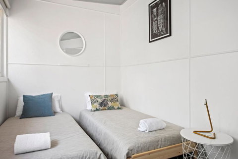 Mitchell Pde 31 Mollymook - Surfers Paradise Gold Coast 0