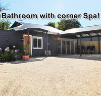 MODERN  LUXURIOUS WITH SPA BATH - Surfers Paradise Gold Coast