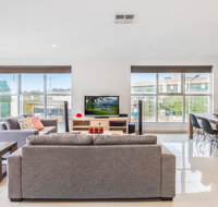 Modern Unit With Balconies Near Melbourne Airport - Surfers Paradise Gold Coast