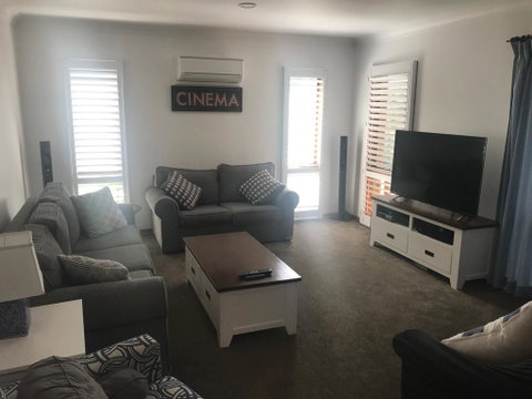 Mollymook Fantastic Holiday House - Surfers Paradise Gold Coast 2