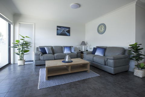 Mollymook Luxury Beachfront Apartment 3 - Surfers Paradise Gold Coast 2