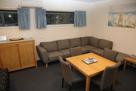 Motel On A'Beckett - Surfers Paradise Gold Coast 2