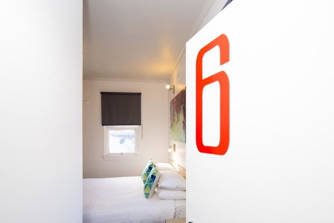 Mowbray Hotel - Surfers Paradise Gold Coast 2