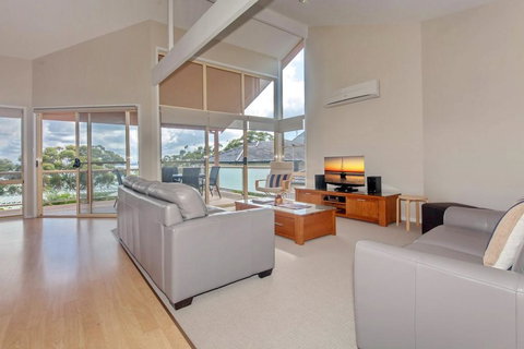 Moy At Nelson Bay, 2/30 Thurlow Avenue - Surfers Paradise Gold Coast 0