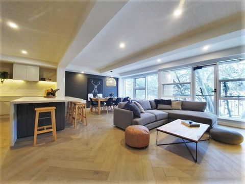 Mt Buller Chalet Hotel & Suites - Surfers Paradise Gold Coast 1