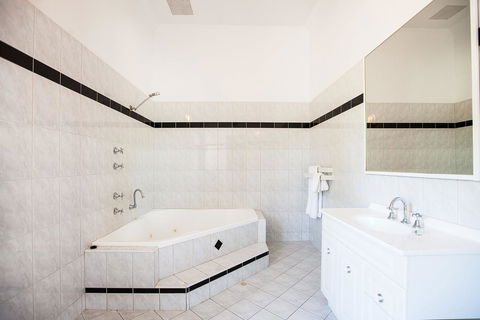 Captain Stirling Hotel - Surfers Paradise Gold Coast 26