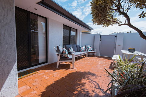 Mindarie Retreat - Surfers Paradise Gold Coast 10