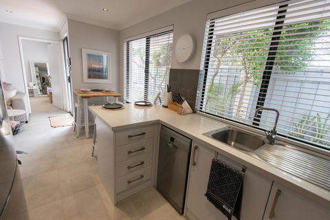 Mindarie Retreat - Surfers Paradise Gold Coast 8