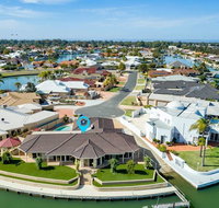 LA ANCHOR ON THE CANALS MANDURAH - Surfers Paradise Gold Coast