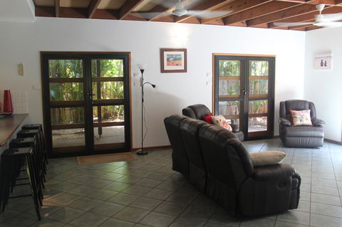 Beach House On Fox - Surfers Paradise Gold Coast 14