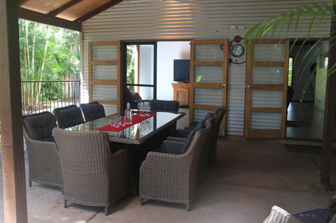 Beach House On Fox - Surfers Paradise Gold Coast 24