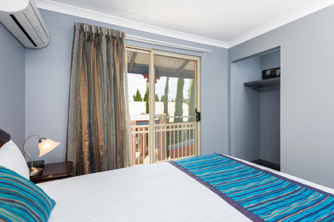 Quest Yelverton Kalgoorlie - Surfers Paradise Gold Coast 24
