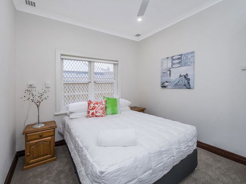 Luxury Federation Style Home - Sleeps 10 - Surfers Paradise Gold Coast 12