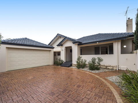 Luxury Federation Style Home - Sleeps 10 - Surfers Paradise Gold Coast 18