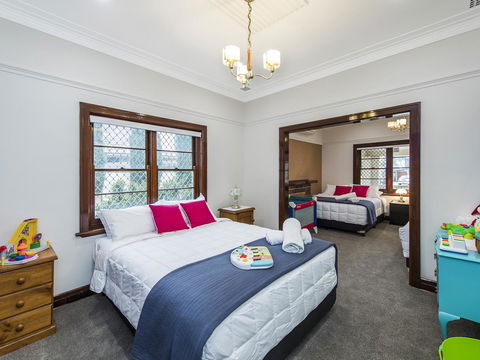 Luxury Federation Style Home - Sleeps 10 - Surfers Paradise Gold Coast 8