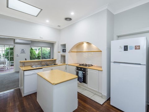 Luxury Federation Style Home - Sleeps 10 - Surfers Paradise Gold Coast 6